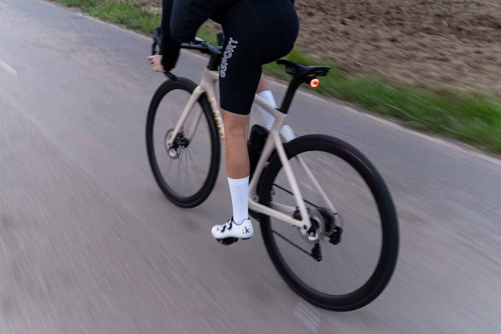 Oświetlenie Rowerowe: Poradnik Dla Miejskich I Górskich Rowerzystów