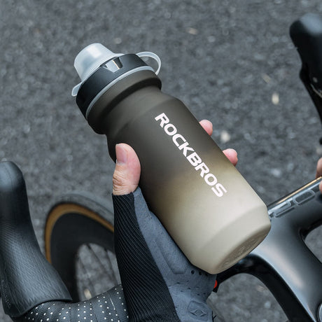 ROCKBROS „Skin-Feel” butelka rowerowa 600 / 750 ml z osłoną przeciwkurzową, lekki i antypoślizgowy