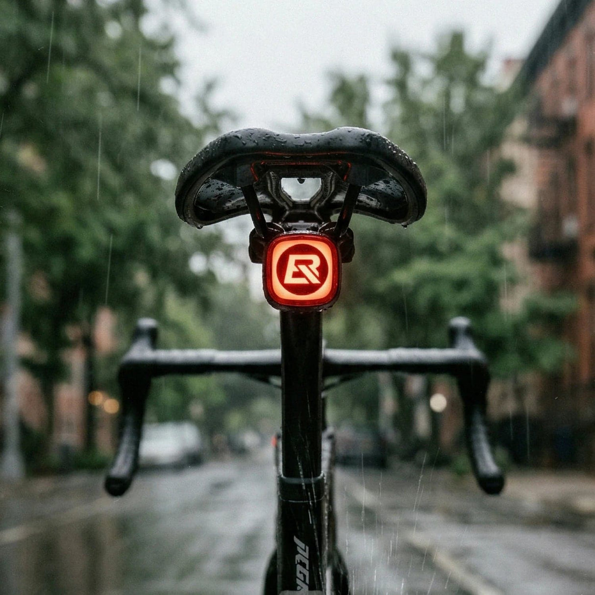 Lampka Rowerowa Tylna Emoji z Inteligentnym Czujnikiem Hamowania-Q2MAX